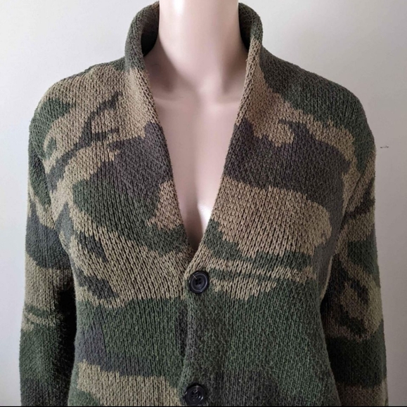 Abercrombie and Fitch camo cardigan sweater, size medium - Picture 2 of 7
